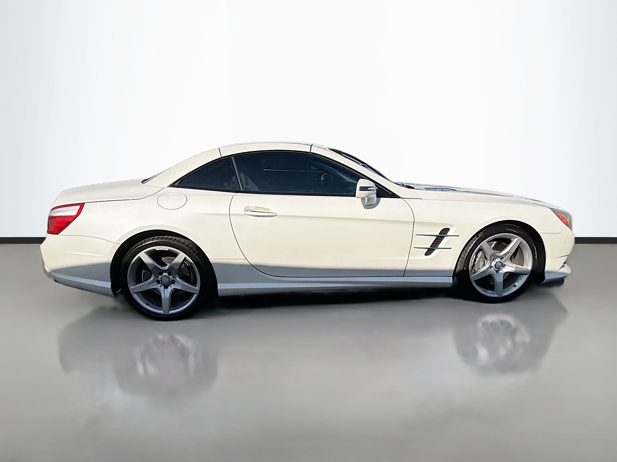 Used 2013 Mercedes-Benz SL 550 image 2