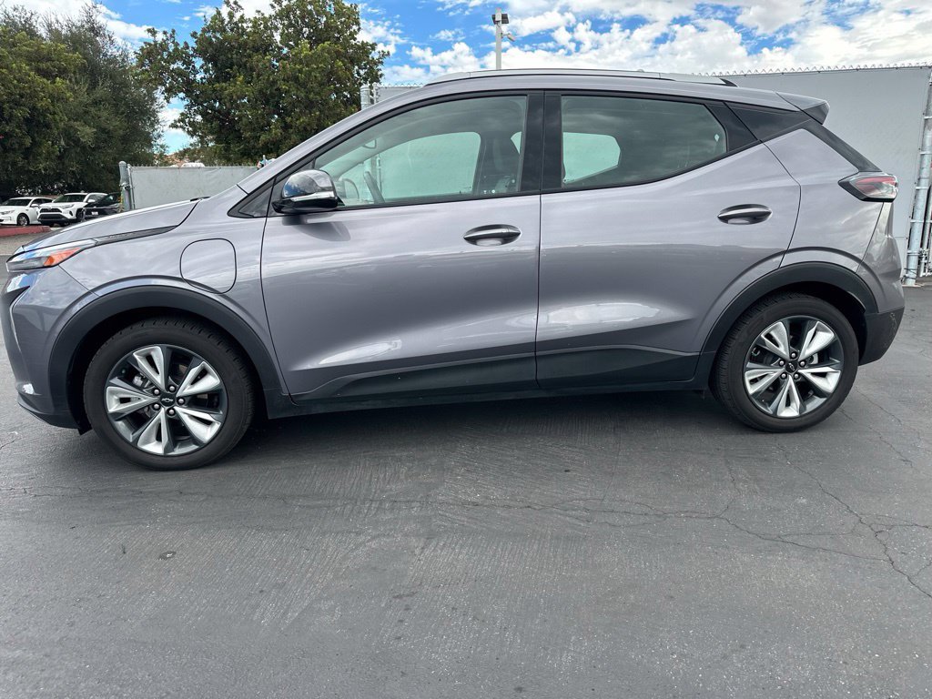 Used 2023 Chevrolet Bolt EUV LT w/ Convenience Package FWD image 2