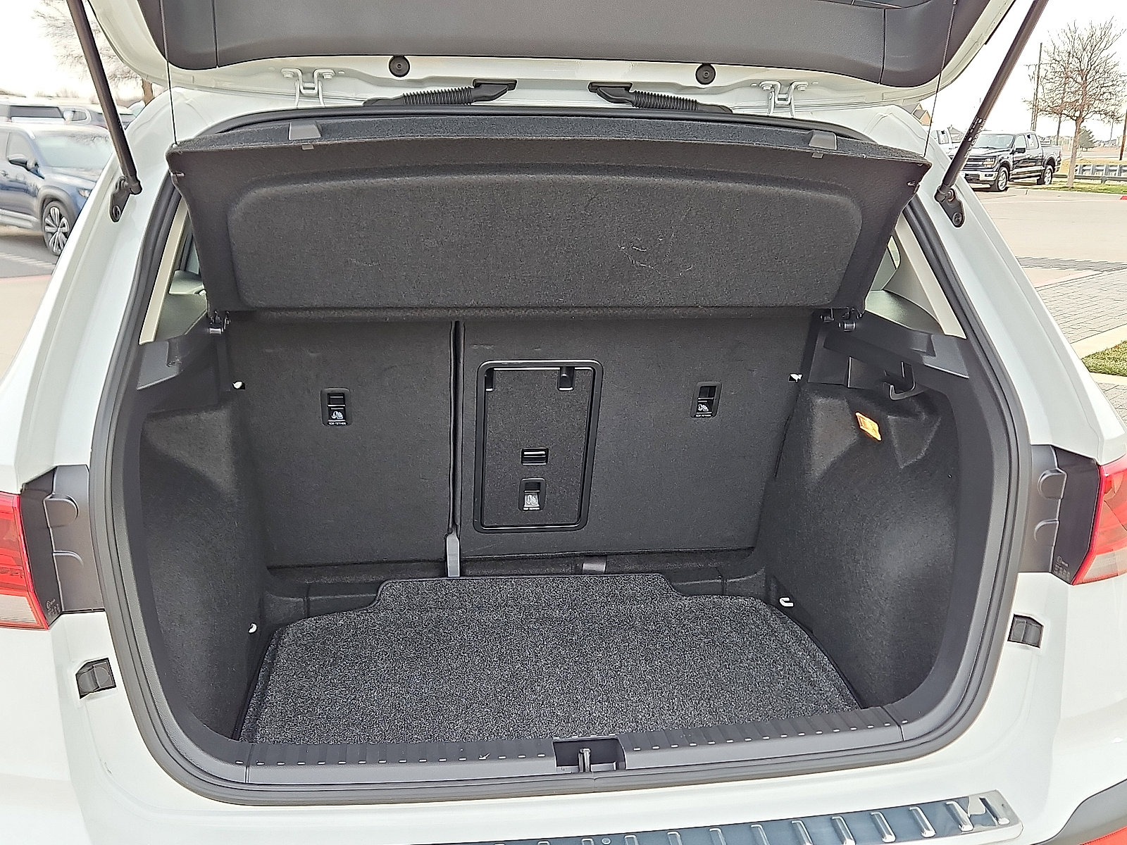 Certified 2023 Volkswagen Taos SE w/ Black Wheel Package image 6