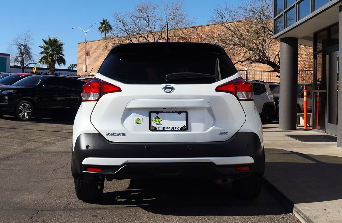 Used 2020 Nissan Kicks SR w/ SR Premium Package FWD image 11