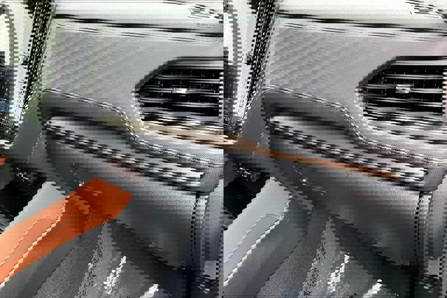 Used 2025 Subaru Forester Touring w/ Popular Package - Touring image 18