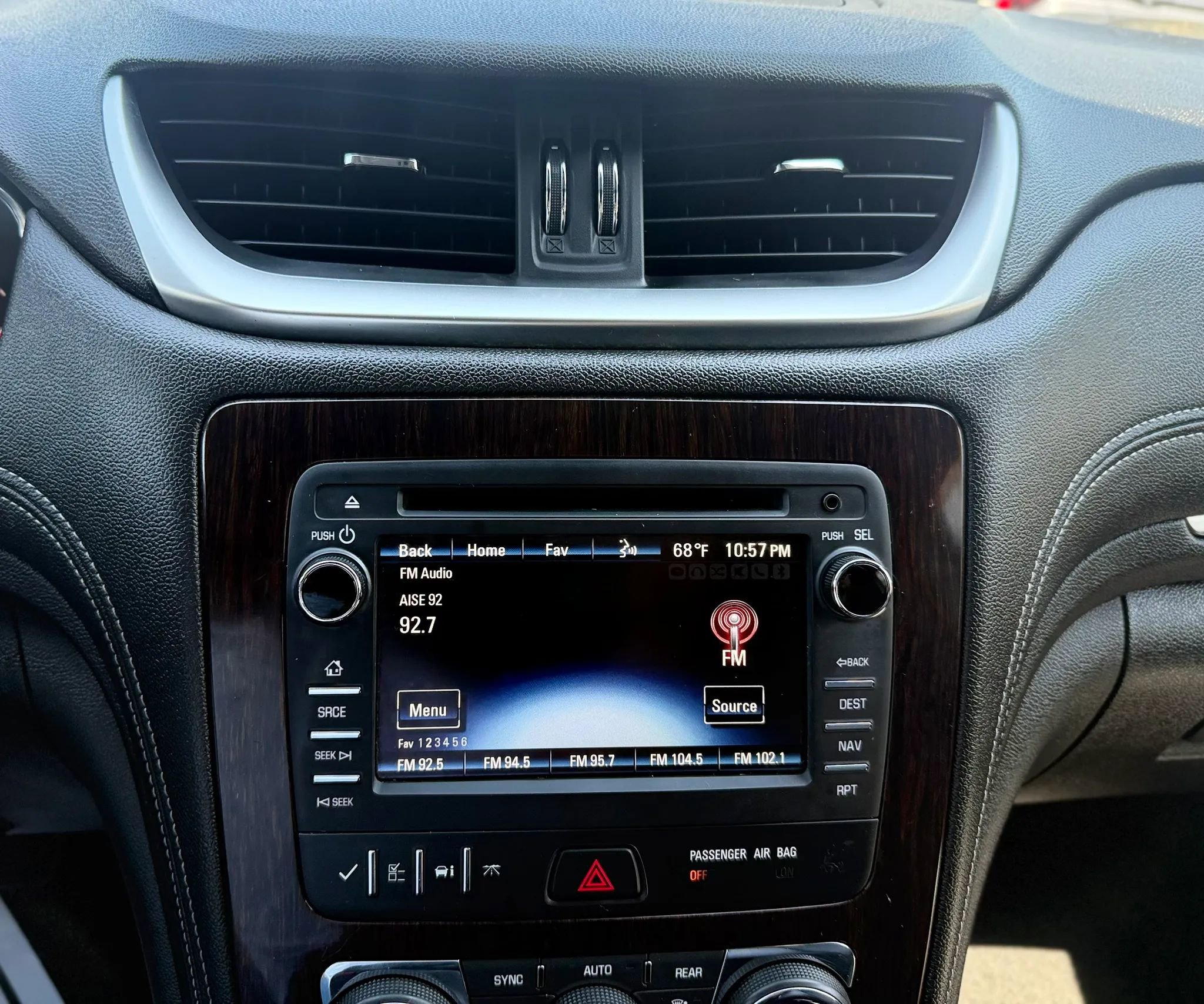 Used 2017 Chevrolet Traverse LT image 17