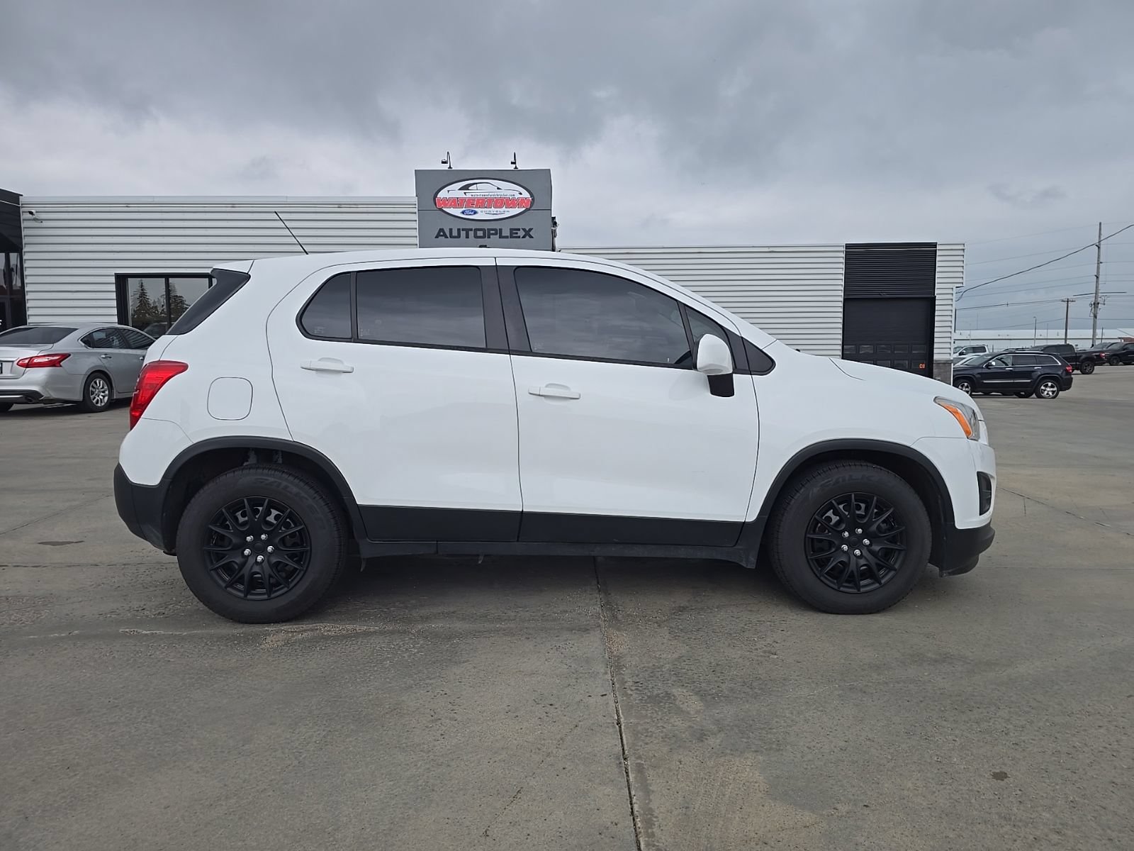Used 2015 Chevrolet Trax LS FWD image 1