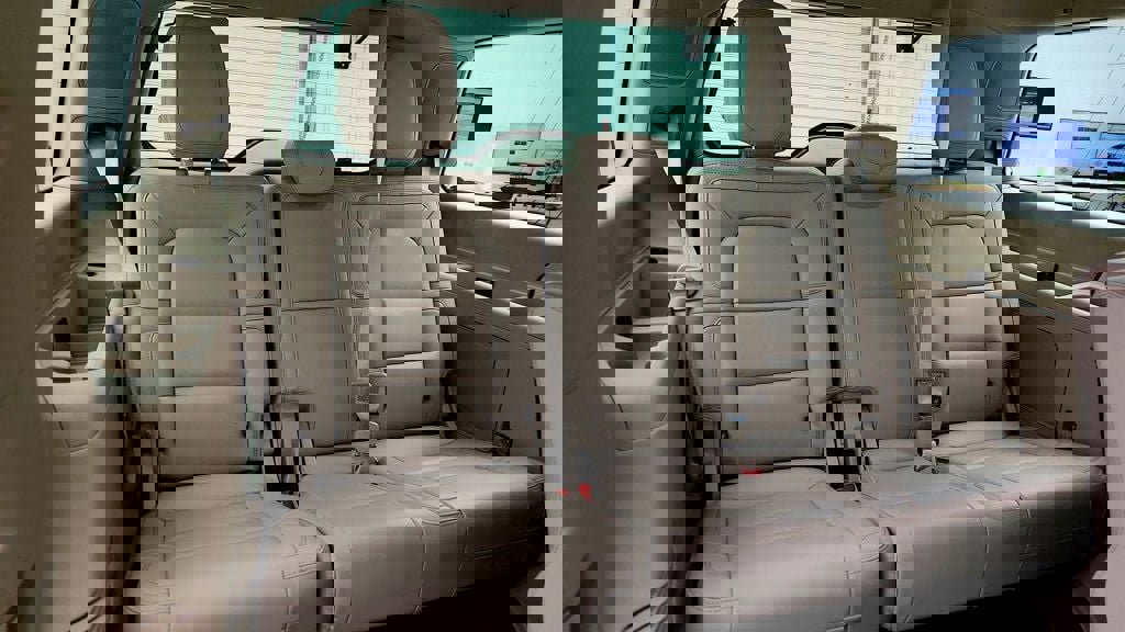 Used 2020 Lincoln Navigator Reserve w/ Luxury Package image 24