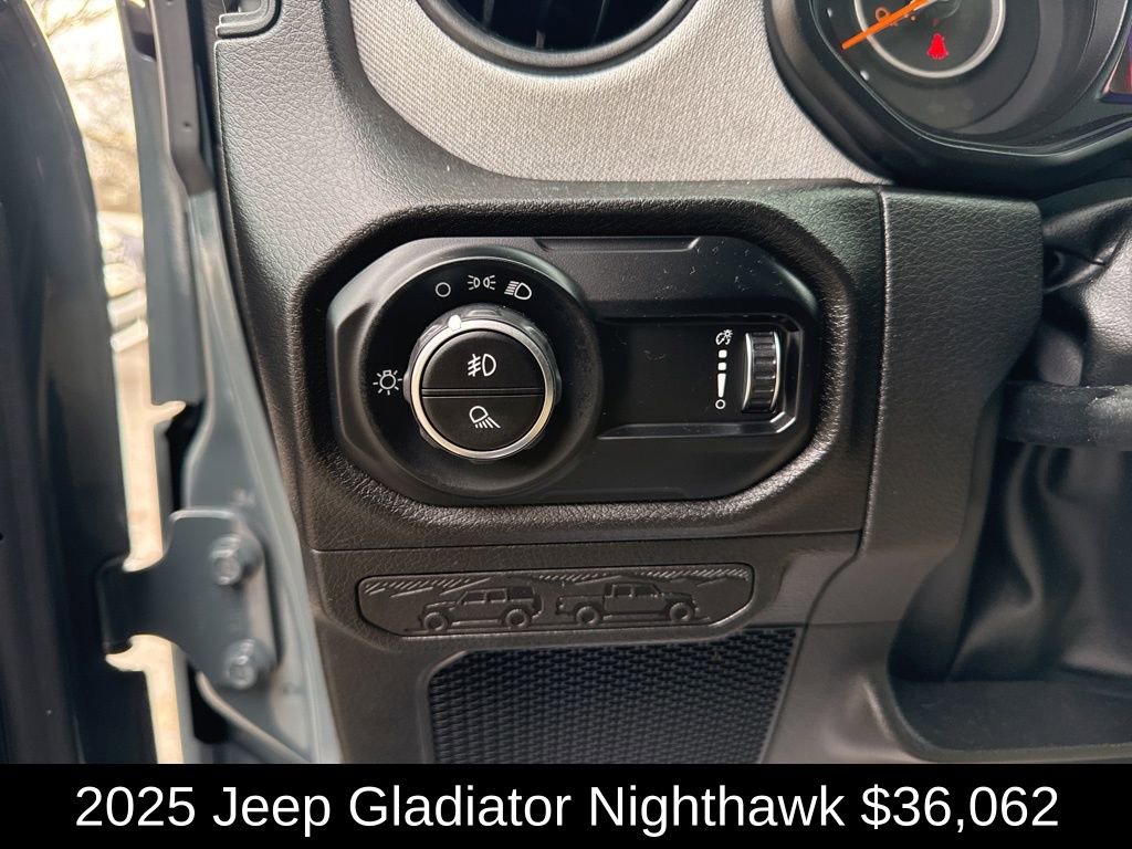 Used 2025 Jeep Gladiator Sport image 33