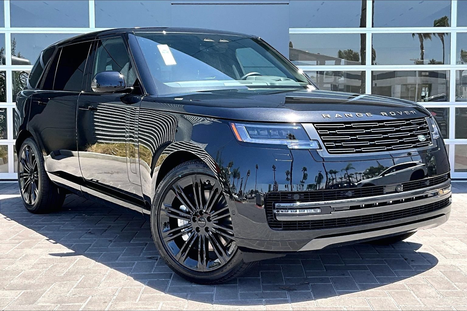 New 2026 Land Rover Range Rover Long Wheelbase SE AWD/4WD image 2