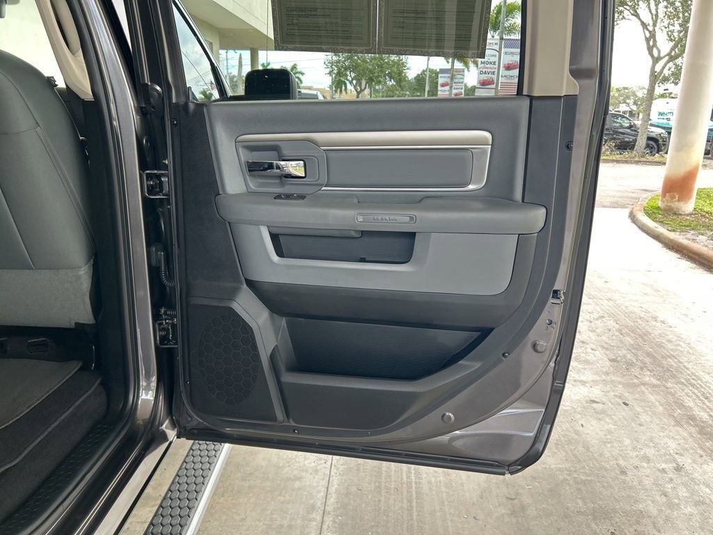 Used 2014 RAM 2500 Big Horn image 32