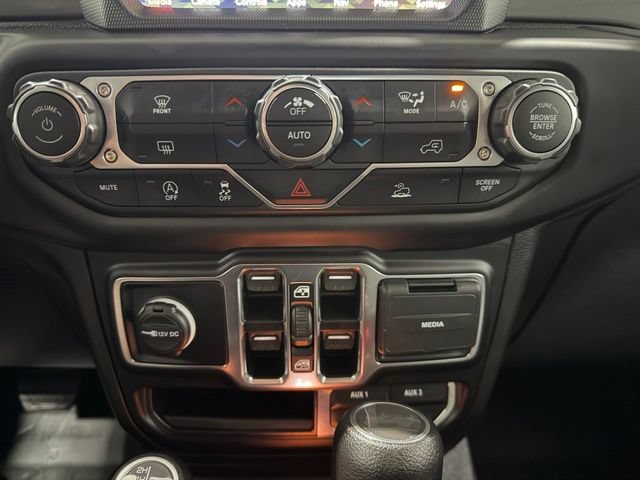 Used 2023 Jeep Wrangler Unlimited Sahara w/ LED Lighting Group AWD/4WD image 17