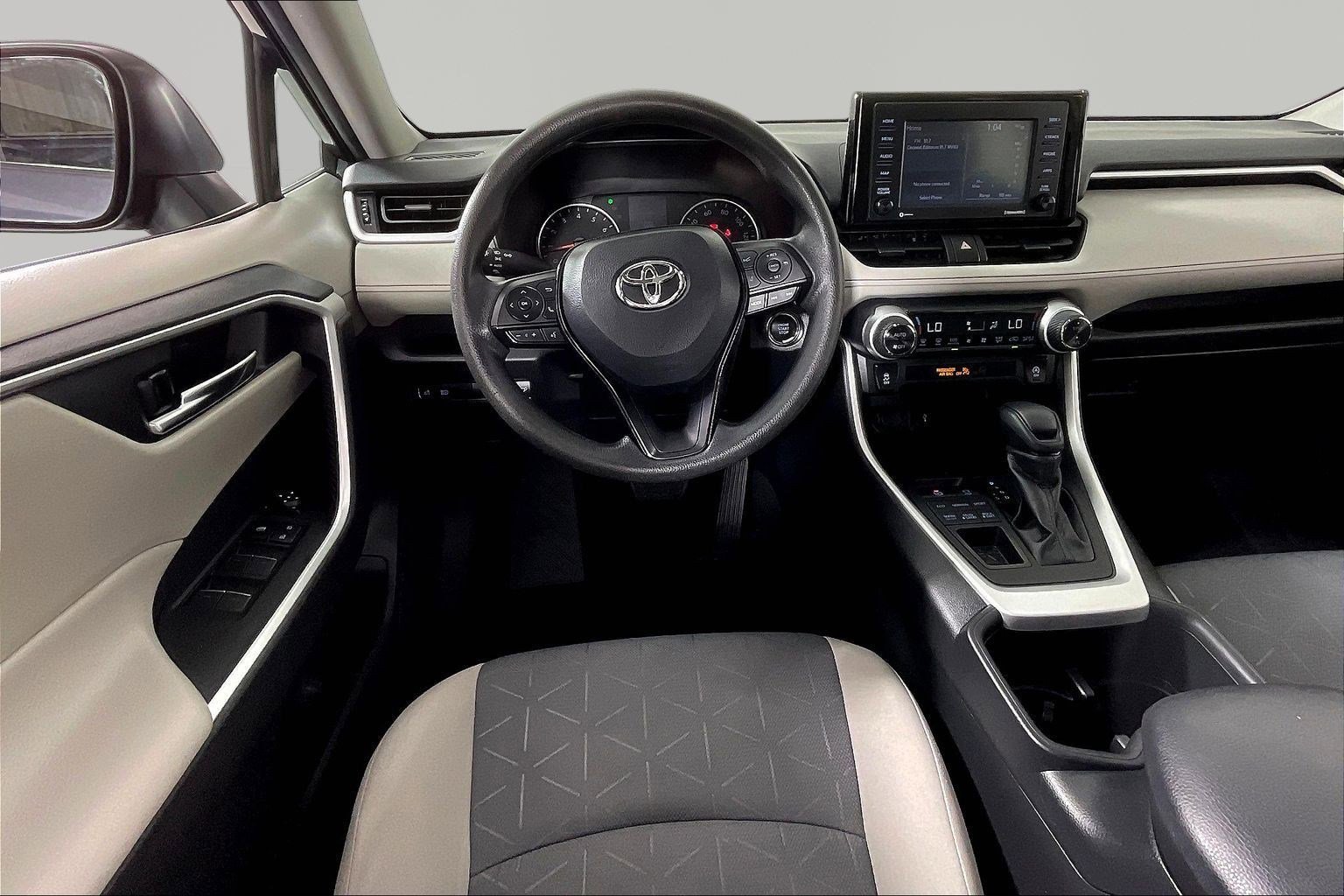 Used 2022 Toyota RAV4 XLE w/ Convenience Package image 8