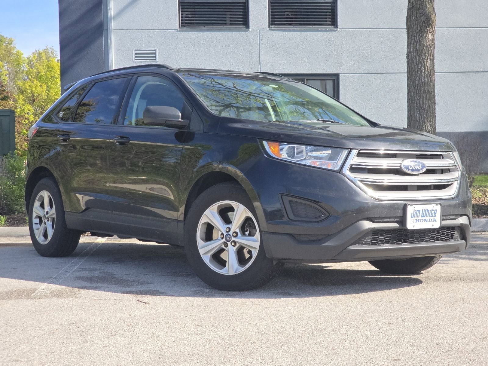 Used 2017 Ford Edge SE w/ Cargo Accessory Package AWD/4WD image 2