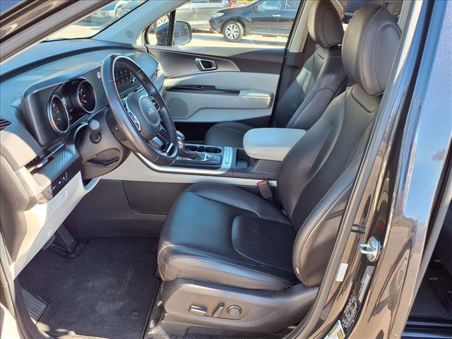 Used 2024 Kia Carnival LX image 12