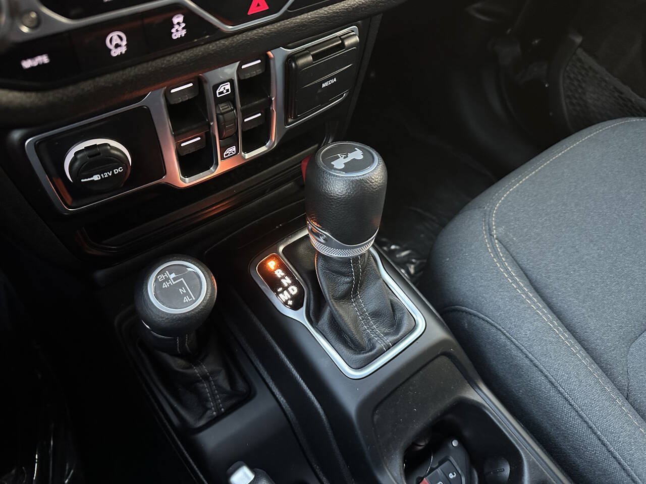 Used 2024 Jeep Wrangler Unlimited Sport AWD/4WD image 29