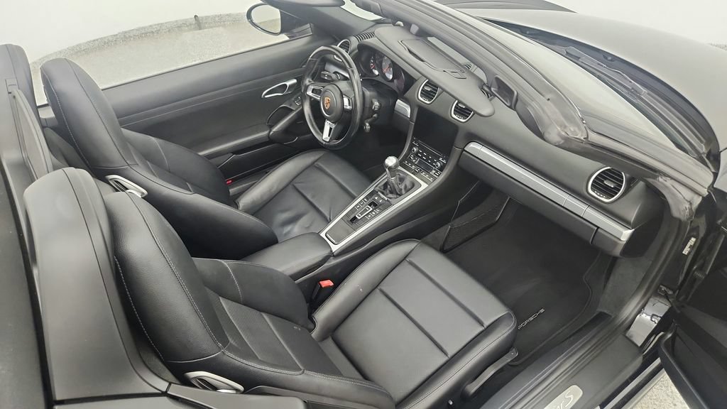 Used 2018 Porsche 718 Boxster S RWD image 23