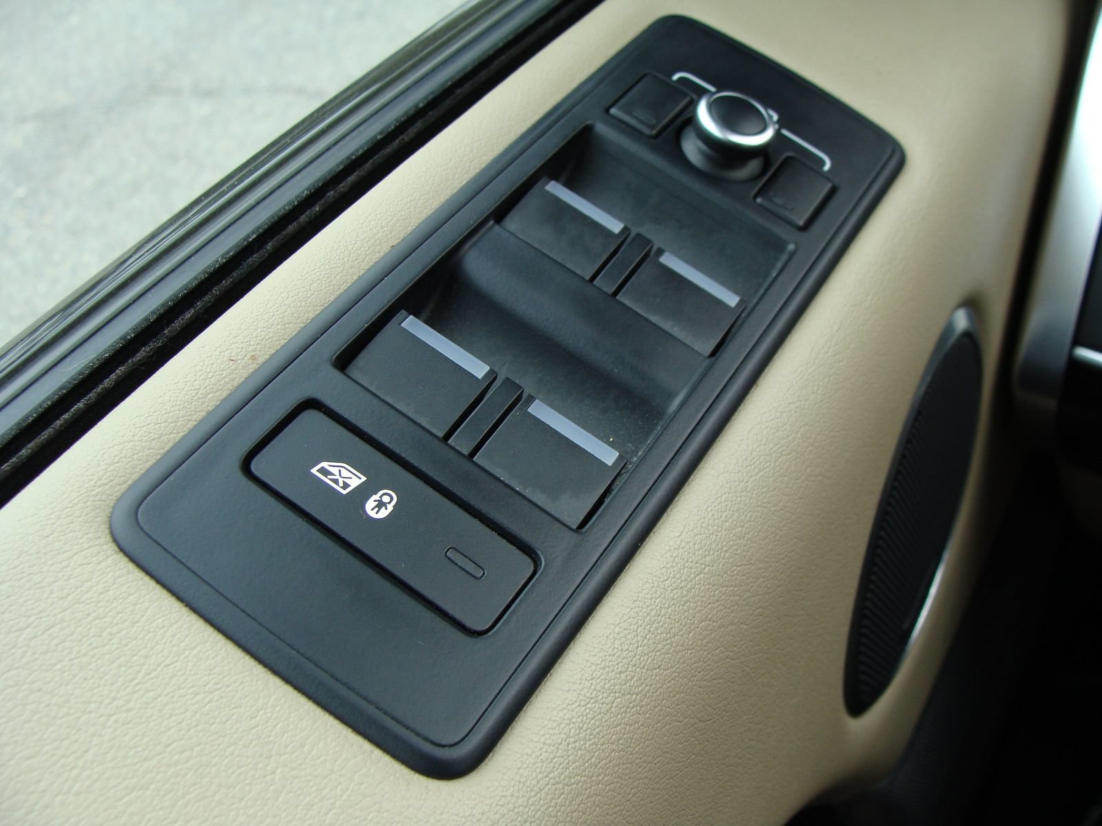 Used 2016 Land Rover Range Rover Sport HSE AWD/4WD image 32