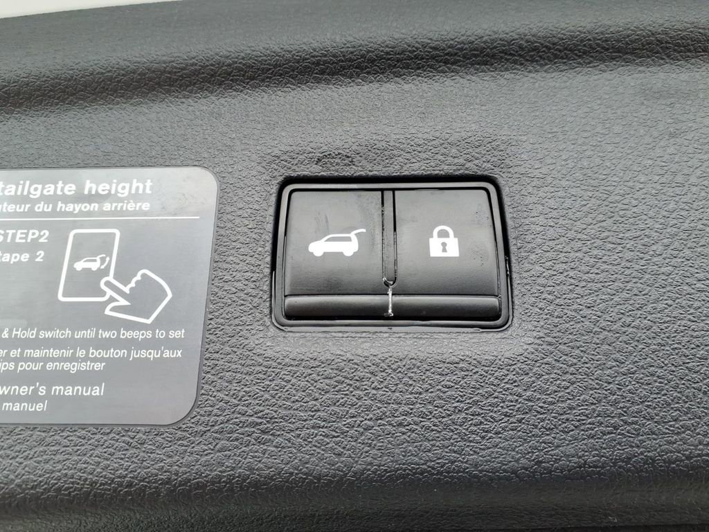 Used 2023 INFINITI QX50 Sensory image 10