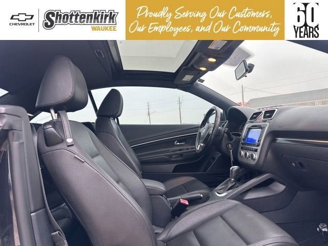 Used 2013 Volkswagen Eos w/ Sport Package image 15