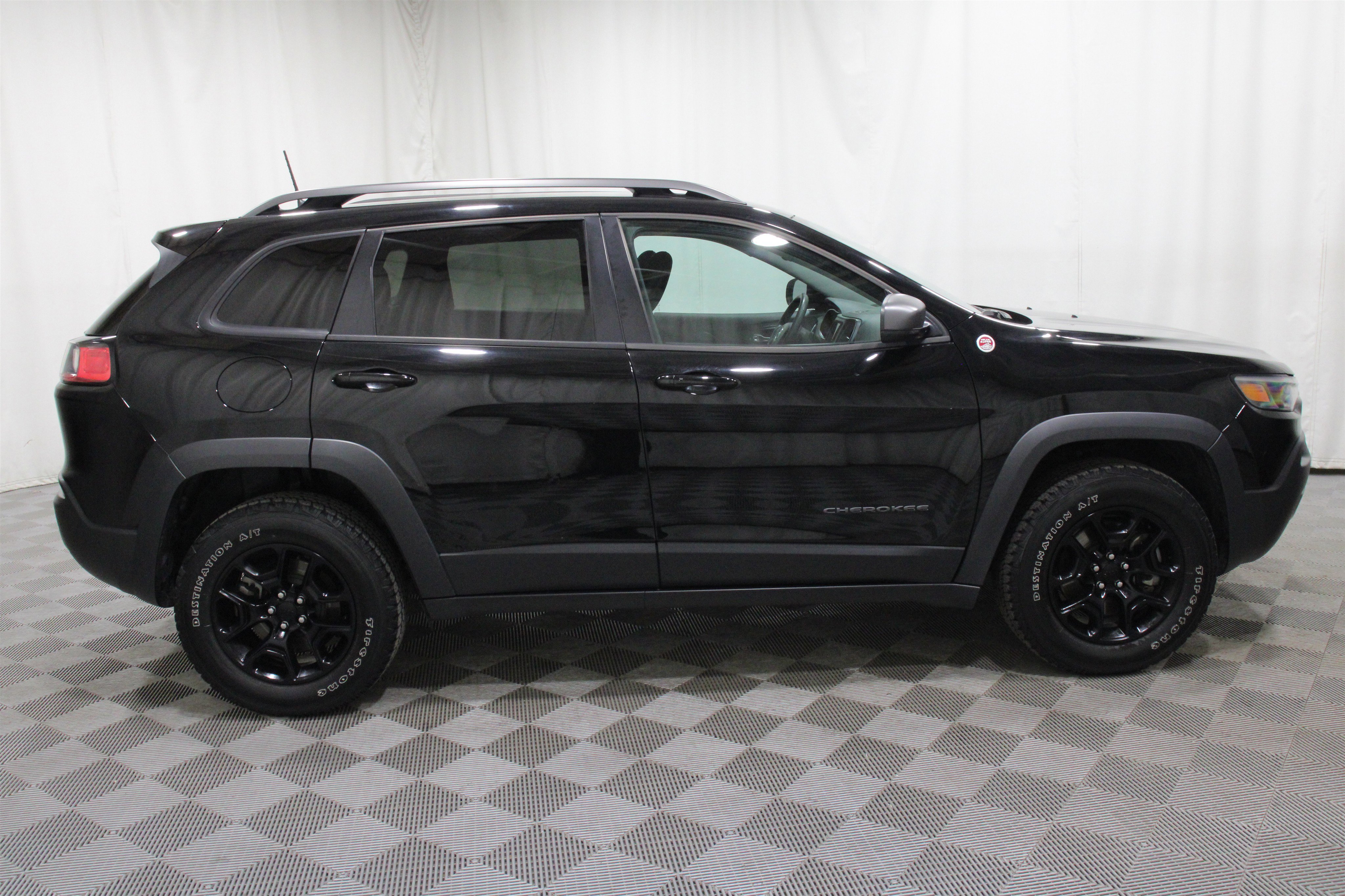 Used 2021 Jeep Cherokee Trailhawk w/ Premium Leather Package image 30