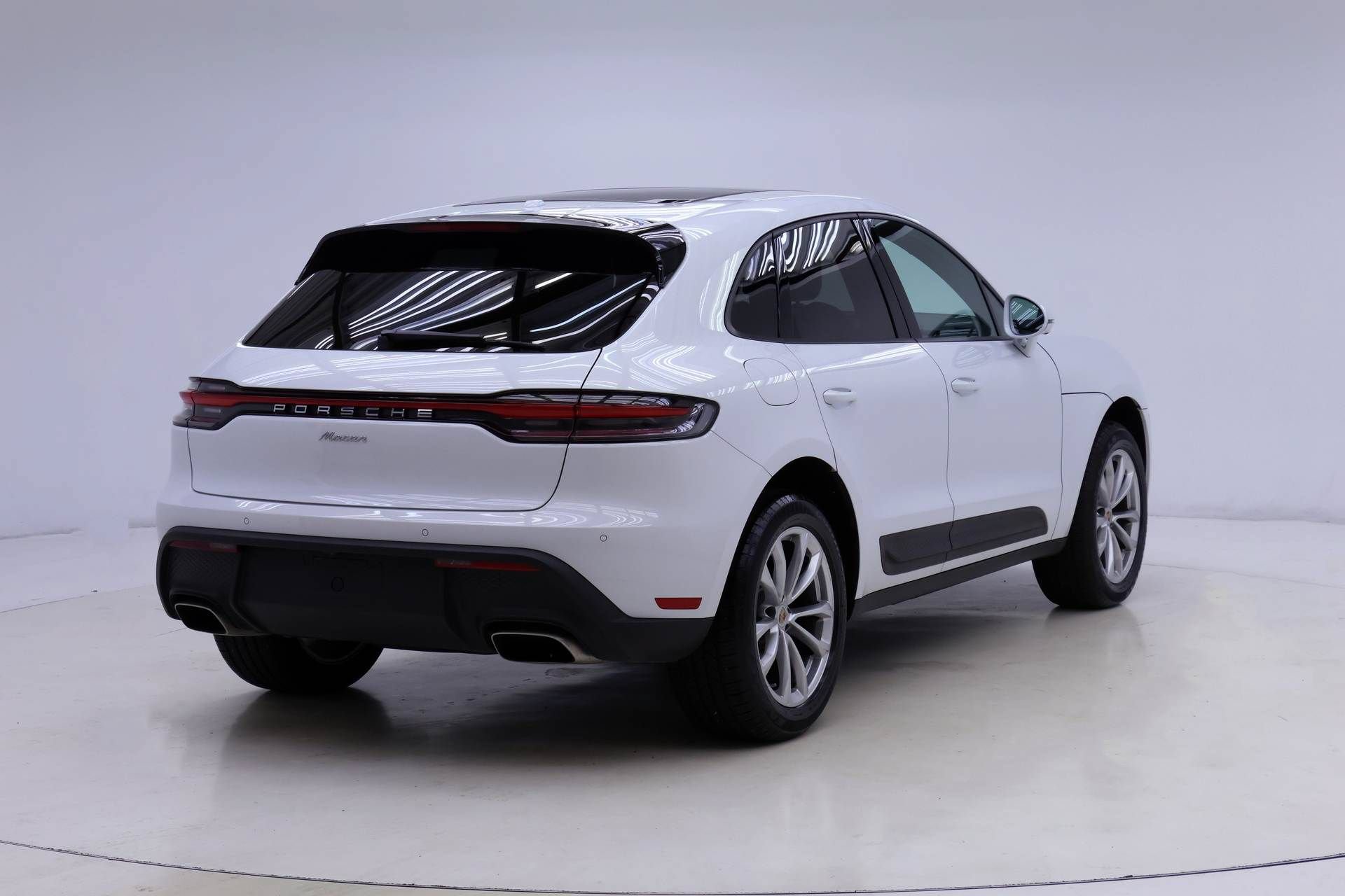 Used 2025 Porsche Macan AWD/4WD image 7
