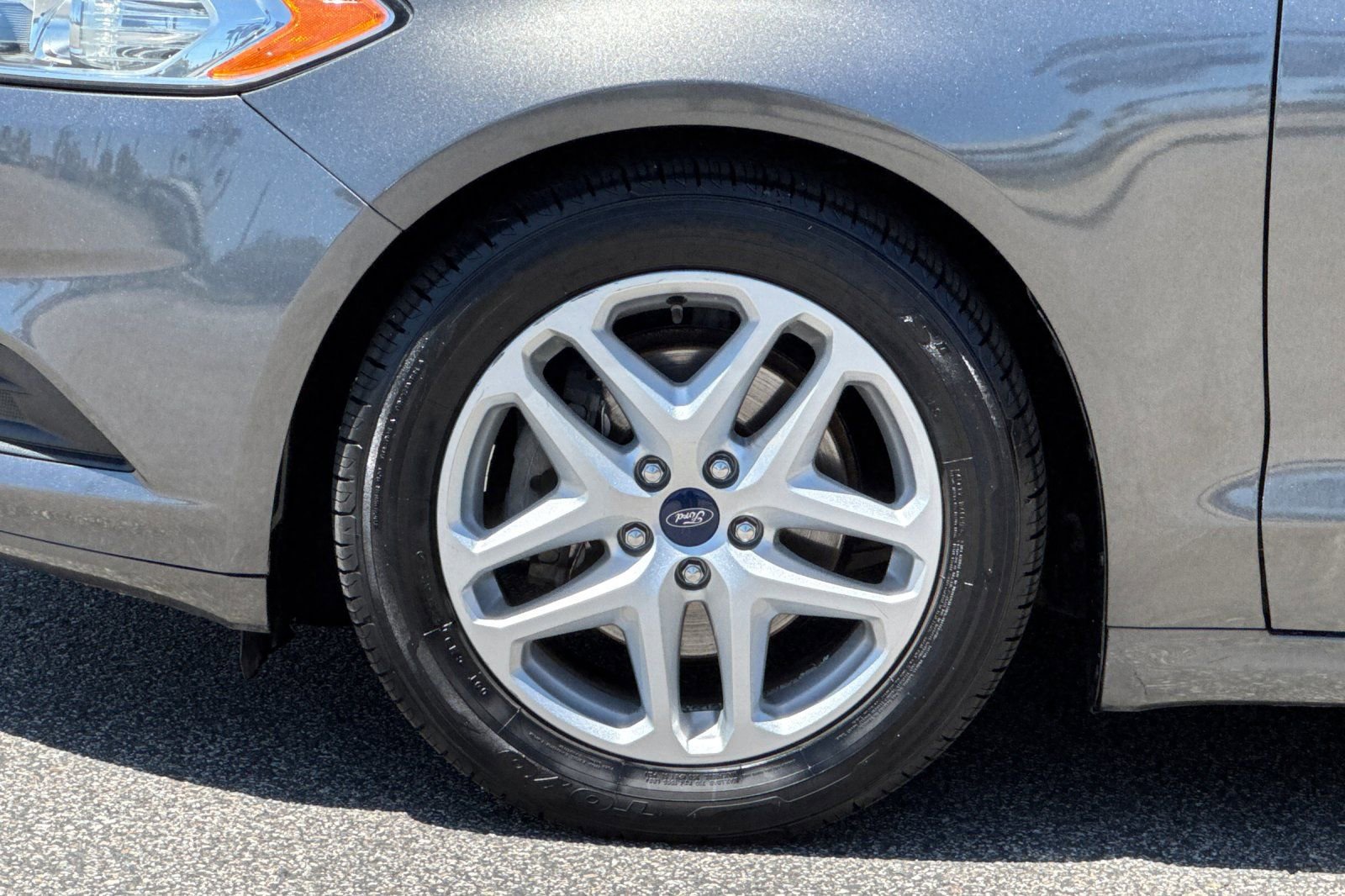 Used 2015 Ford Fusion SE FWD image 24