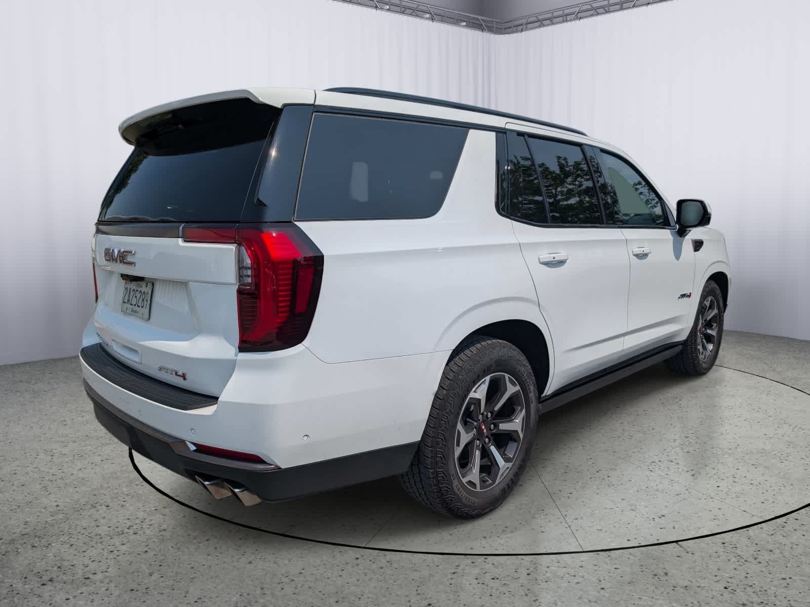Used 2025 GMC Yukon AT4 Ultimate AWD/4WD image 3