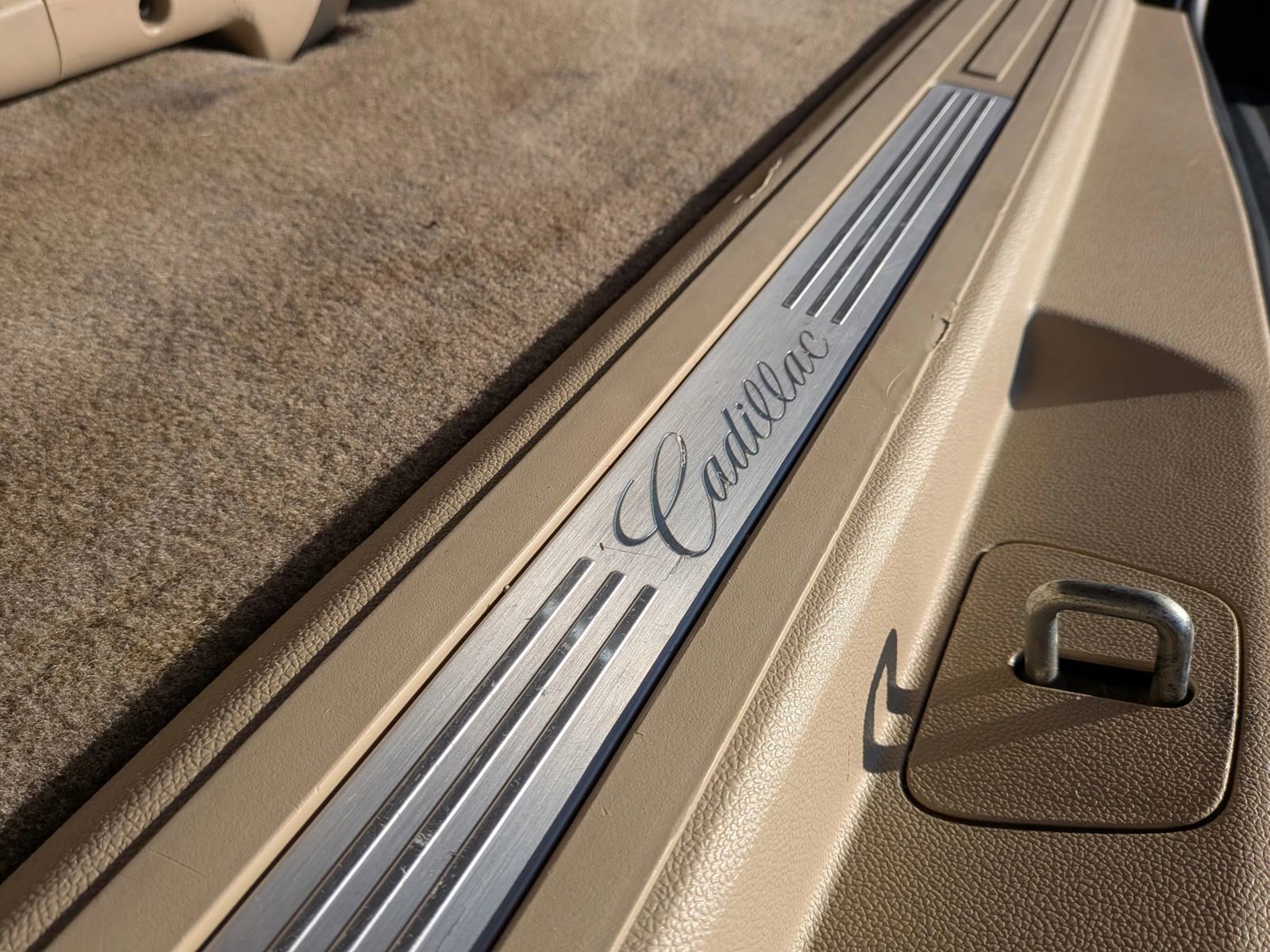 Used 2011 Cadillac Escalade Premium image 33