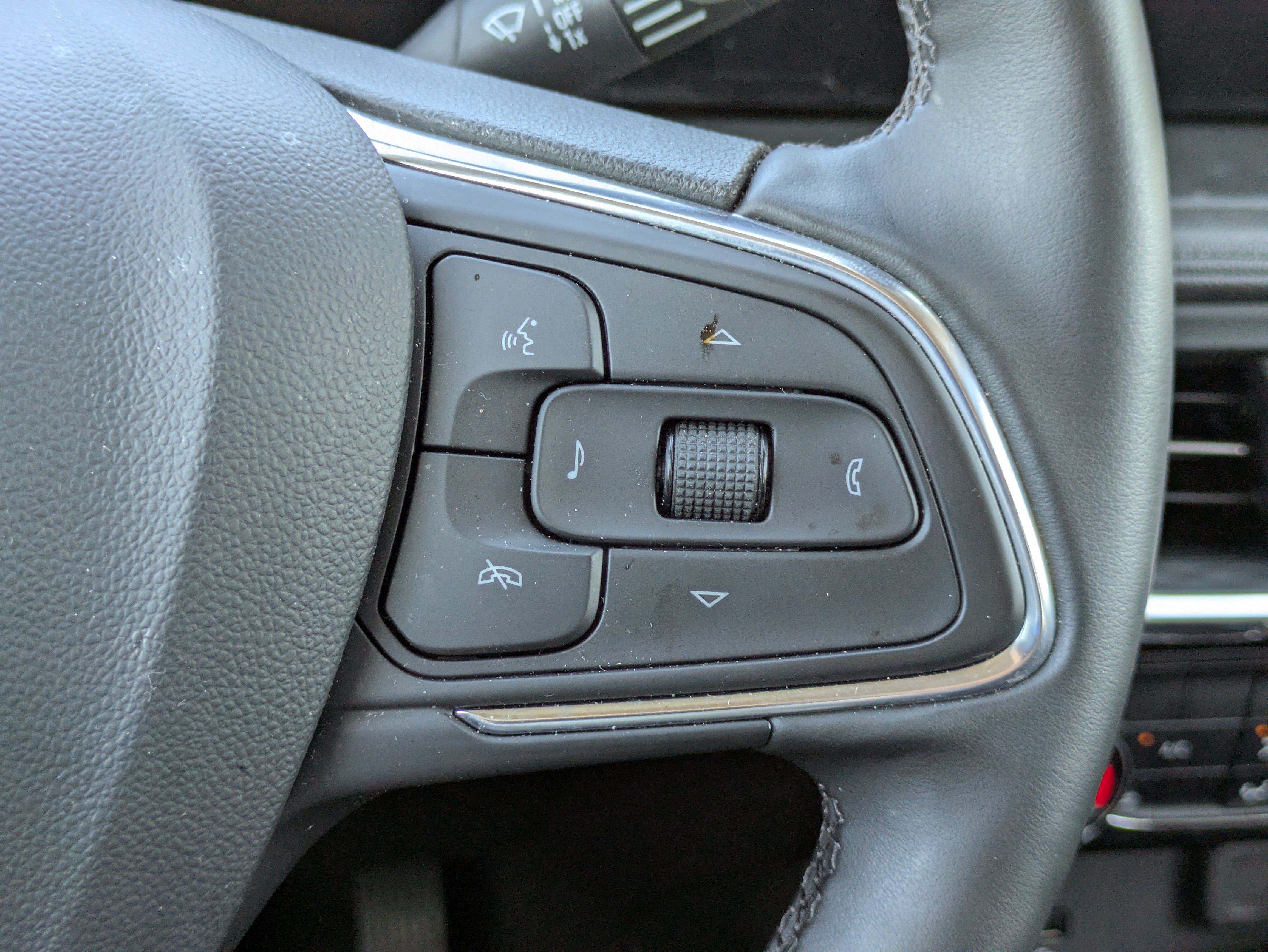 Used 2025 Buick Encore GX Sport Touring w/ Advanced Technology Package FWD image 24