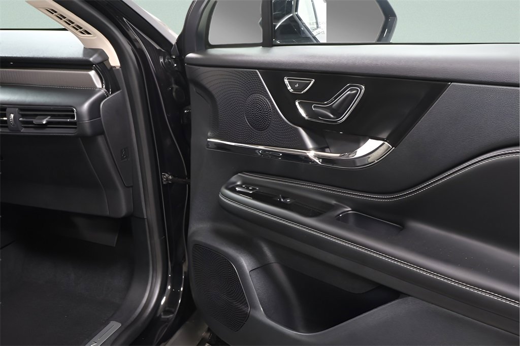 Used 2023 Lincoln Corsair Reserve image 31