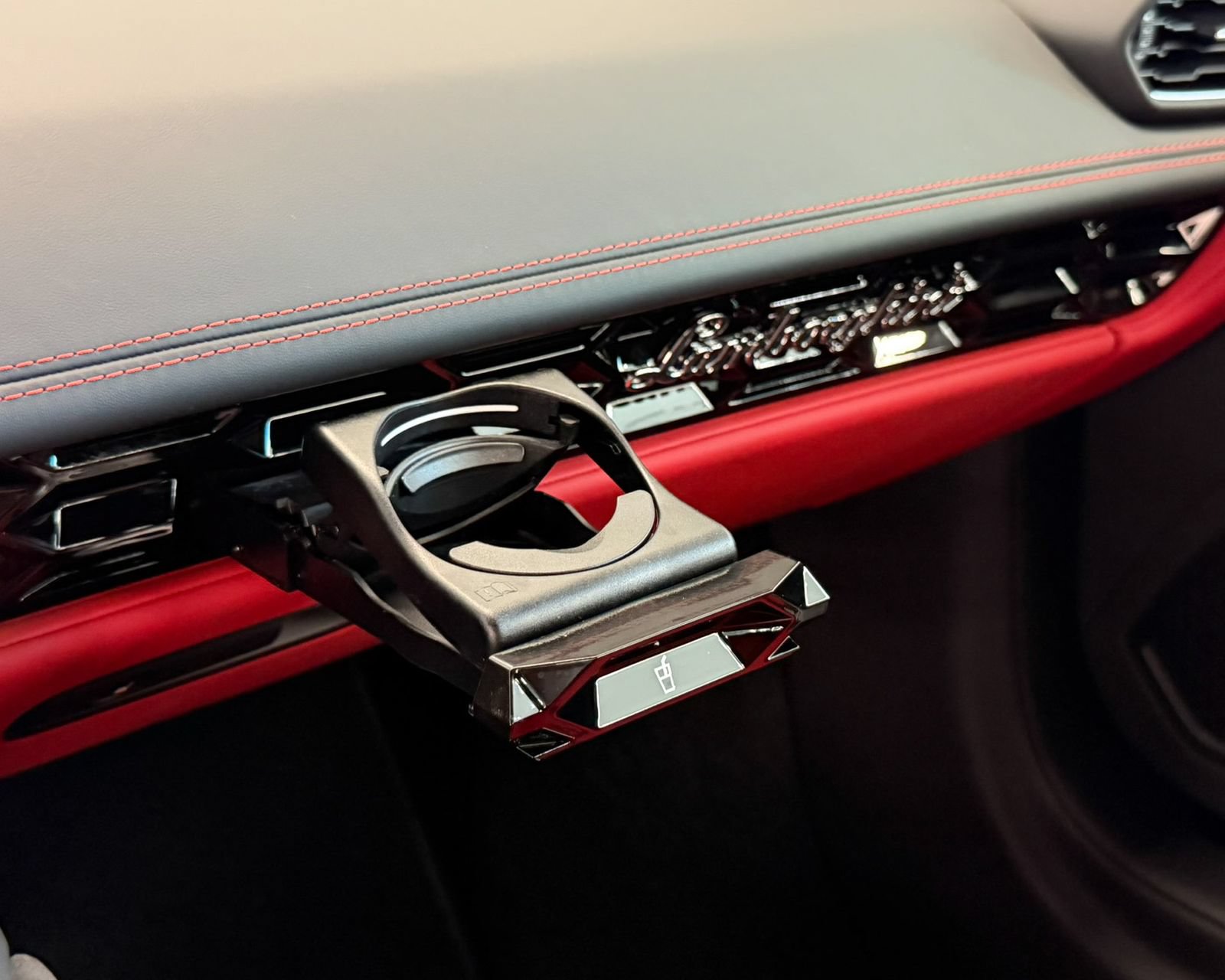 Used 2022 Lamborghini Huracan EVO RWD image 32