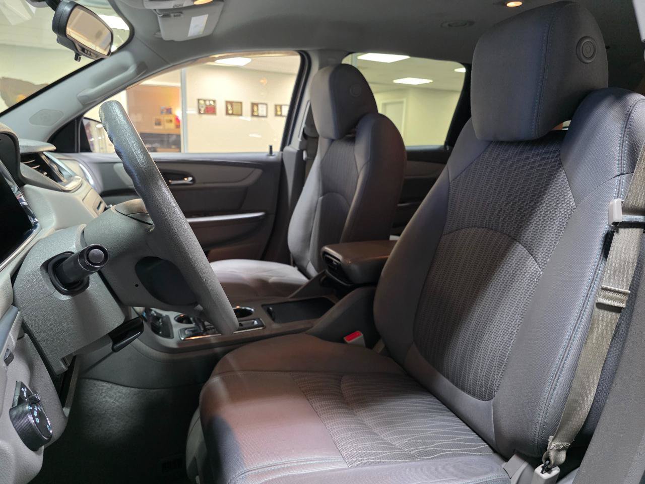 Used 2017 Chevrolet Traverse LS FWD image 15