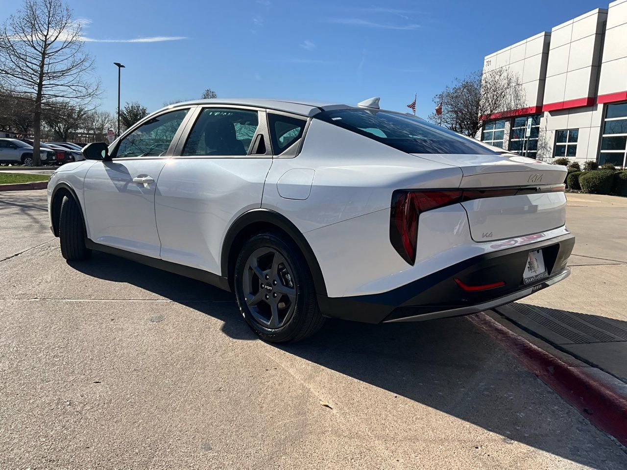 Used 2025 Kia K4 LXS image 8