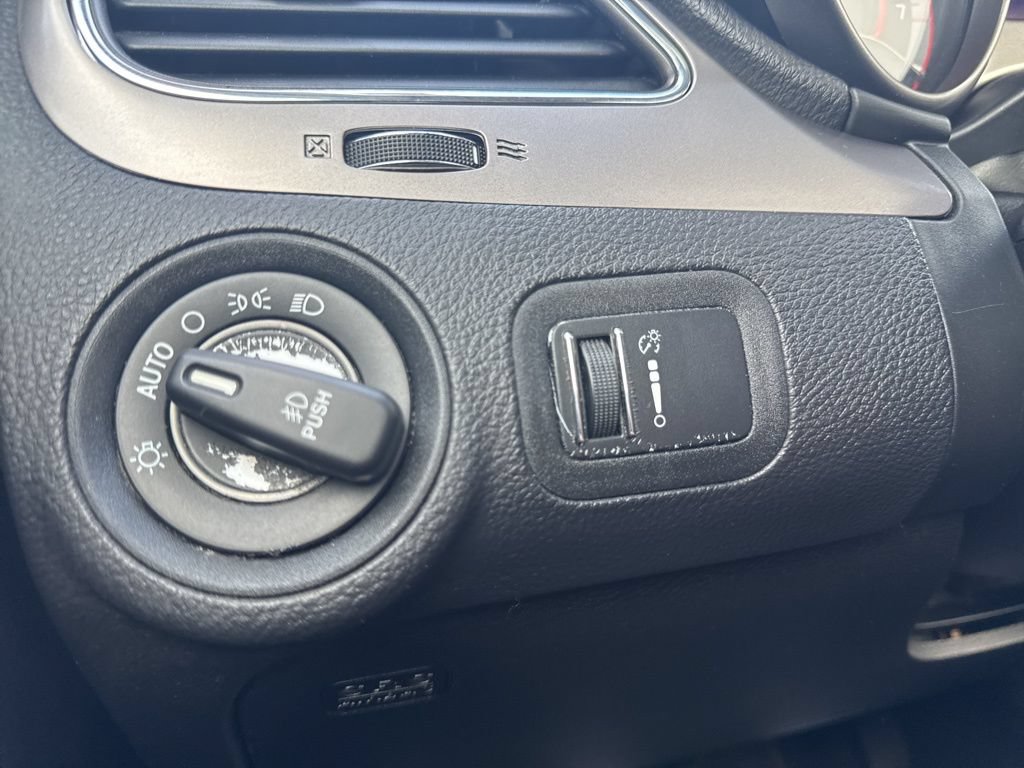 Used 2018 Dodge Journey Crossroad w/ Nav & Sun Group FWD image 26