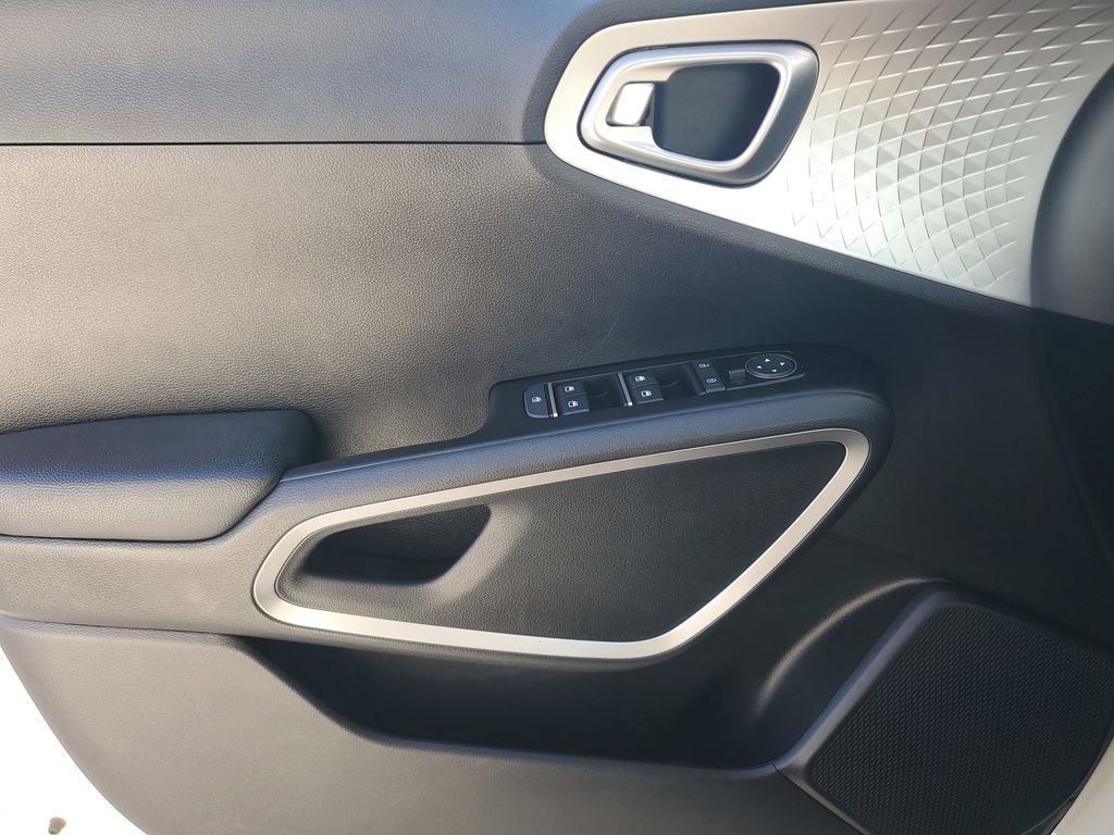 Used 2021 Kia Soul LX image 24