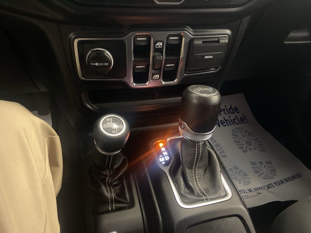 Used 2018 Jeep Wrangler Unlimited Sahara AWD/4WD image 36