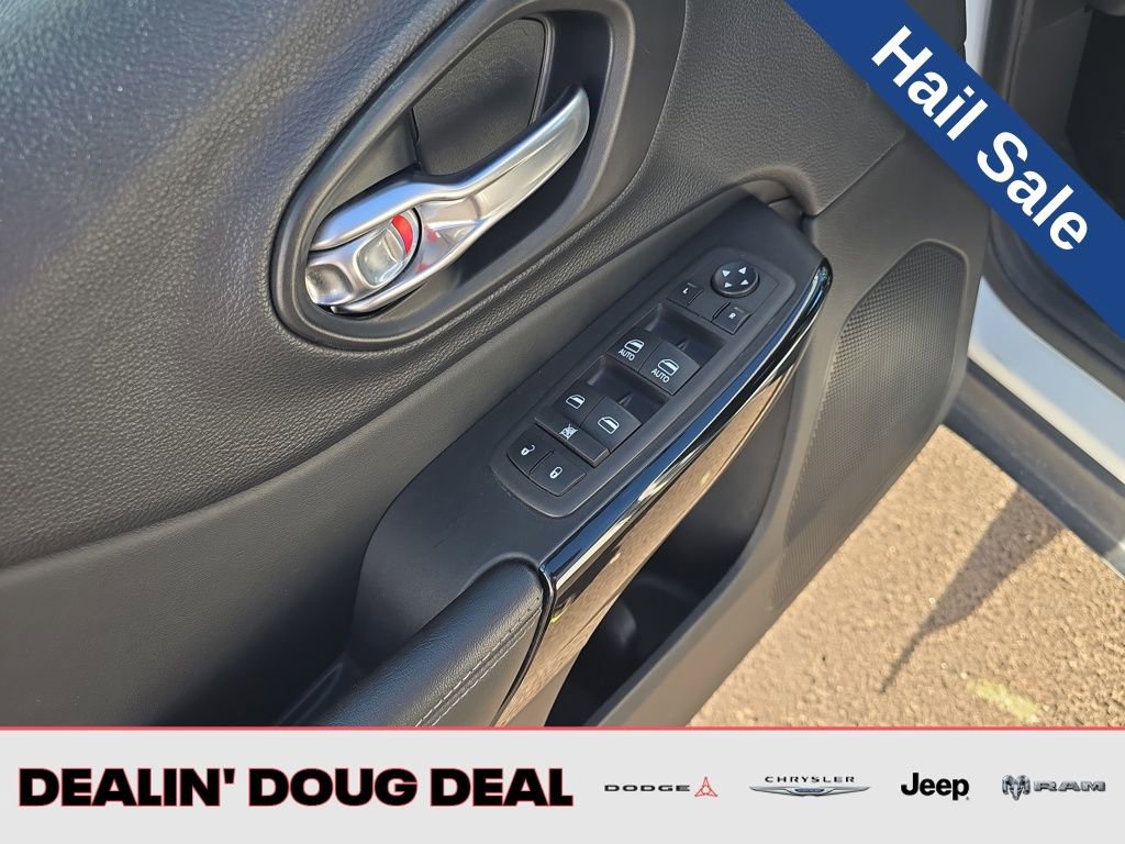 Used 2023 Jeep Cherokee Altitude Lux image 12