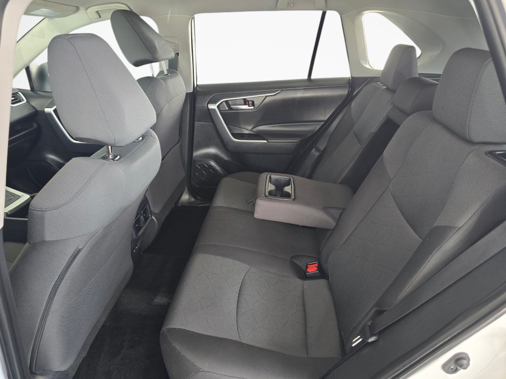 Used 2025 Toyota RAV4 XLE AWD/4WD image 37