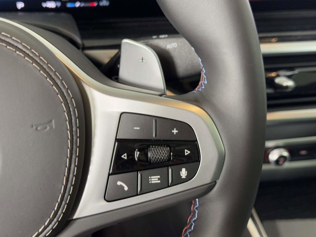 Used 2025 BMW X6 M60i w/ Parking Assistance Package image 23