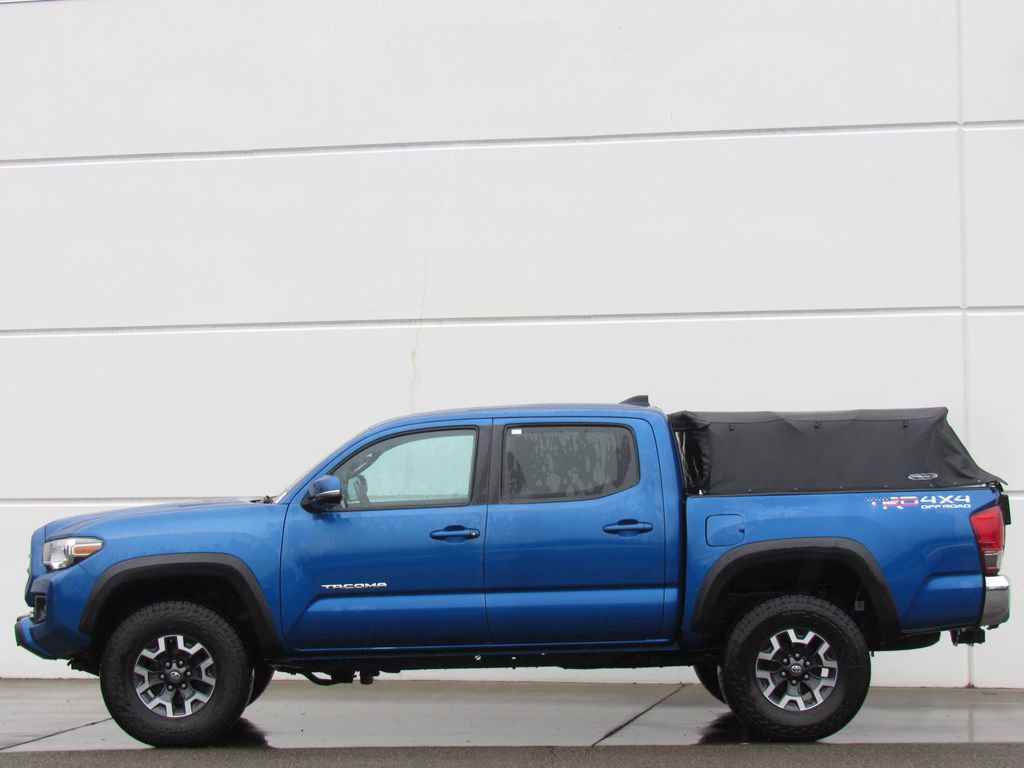 Used 2016 Toyota Tacoma TRD Off-Road AWD/4WD image 4
