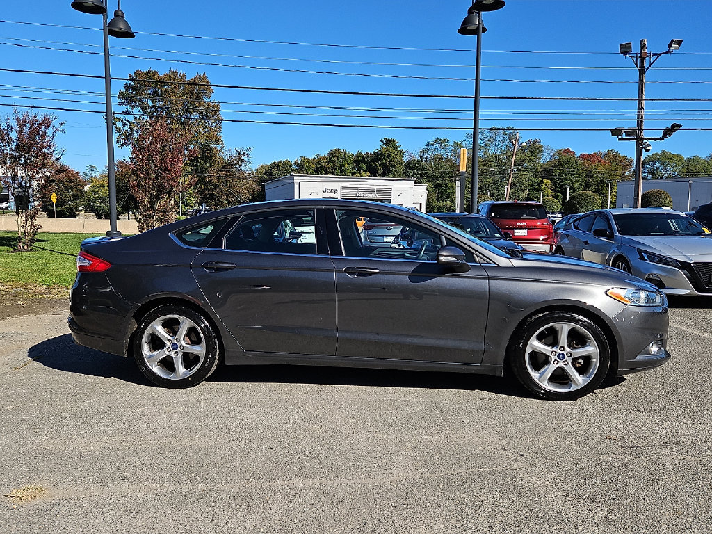 Used 2015 Ford Fusion SE FWD image 8