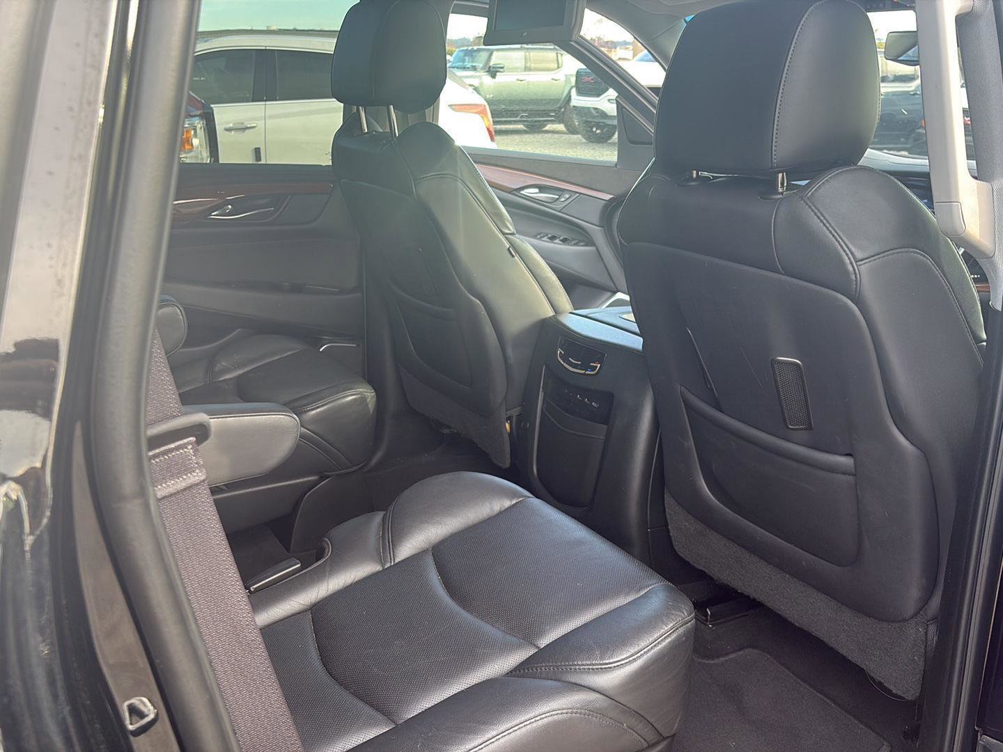 Used 2017 Cadillac Escalade Premium Luxury image 29