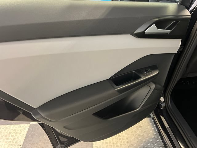Certified 2023 Volkswagen Taos SE FWD image 17