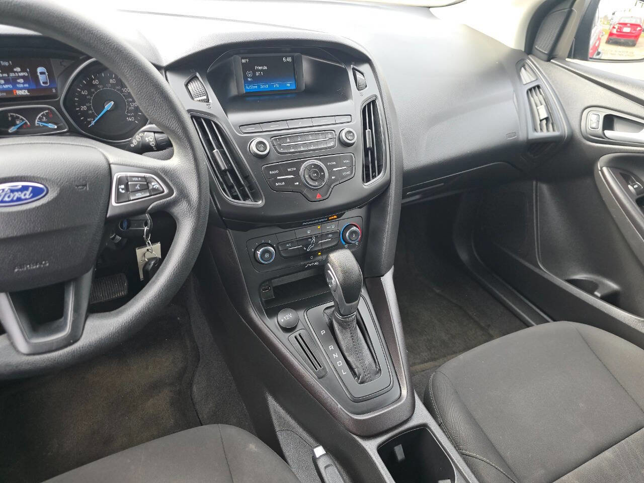 Used 2018 Ford Focus SE image 19