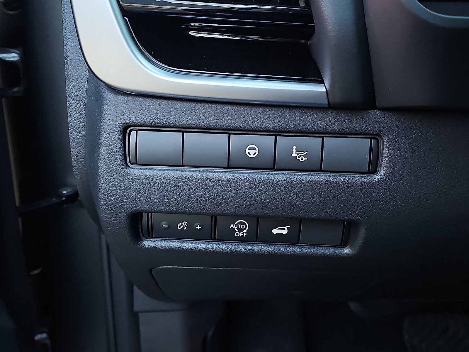 Used 2025 Nissan Rogue SL w/ Tech Package AWD/4WD image 25