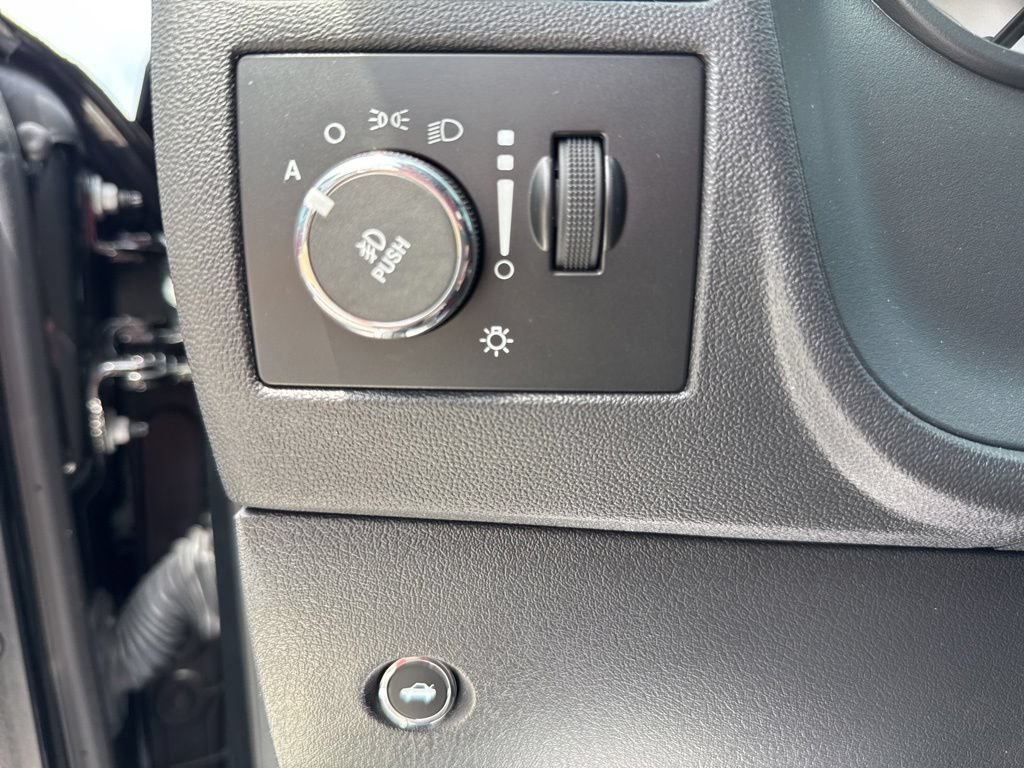 Used 2014 Dodge Challenger SRT8 w/ Harman/Kardon Audio Group RWD image 21