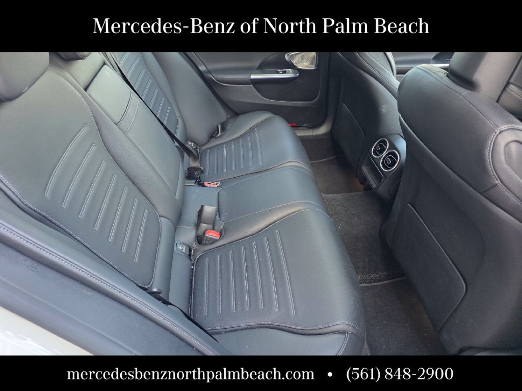 Used 2023 Mercedes-Benz C 300 4MATIC Sedan image 23