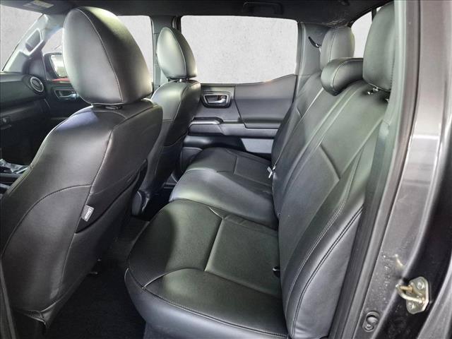 Used 2017 Toyota Tacoma TRD Sport w/ Tow Package RWD image 18