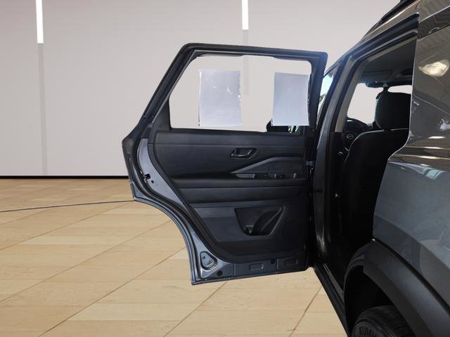 Used 2025 Nissan Pathfinder SV AWD/4WD image 23