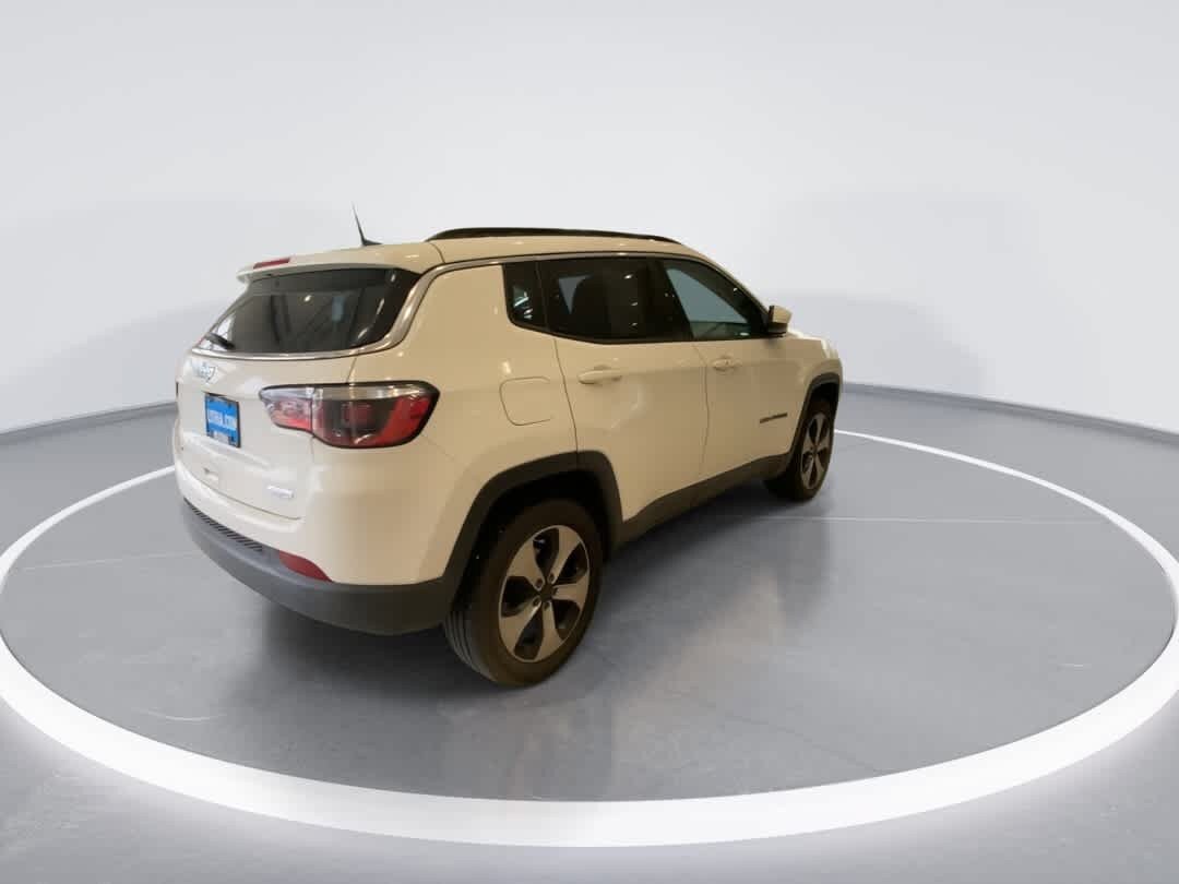 Used 2018 Jeep Compass Latitude w/ Popular Equipment Group AWD/4WD image 8