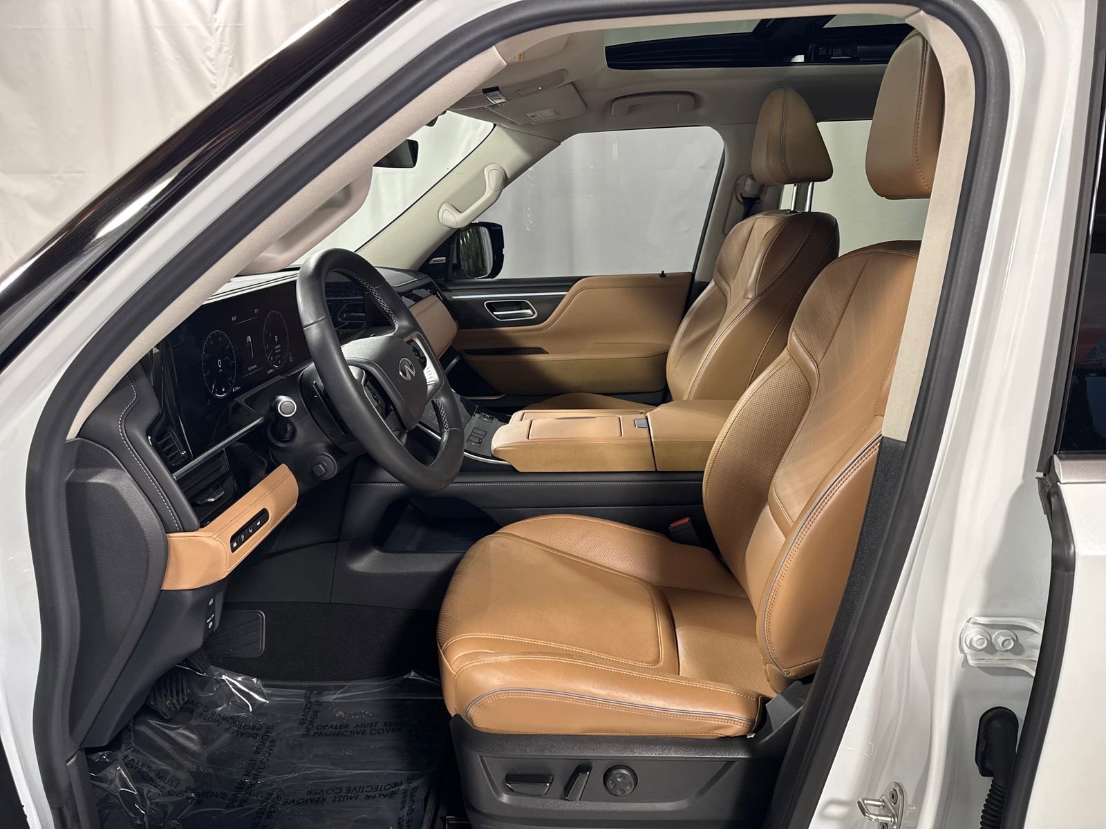 Used 2025 INFINITI QX80 Luxe AWD/4WD image 2