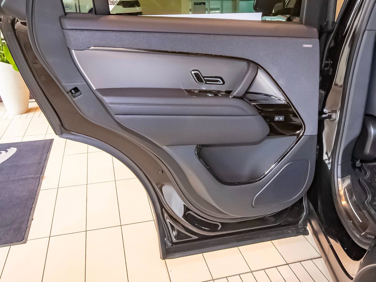 New 2025 Land Rover Range Rover Sport SE image 43