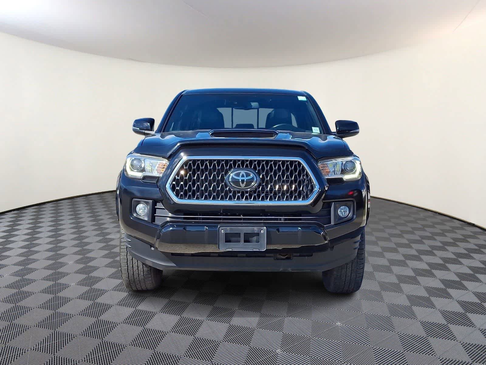 Used 2018 Toyota Tacoma TRD Sport AWD/4WD image 3